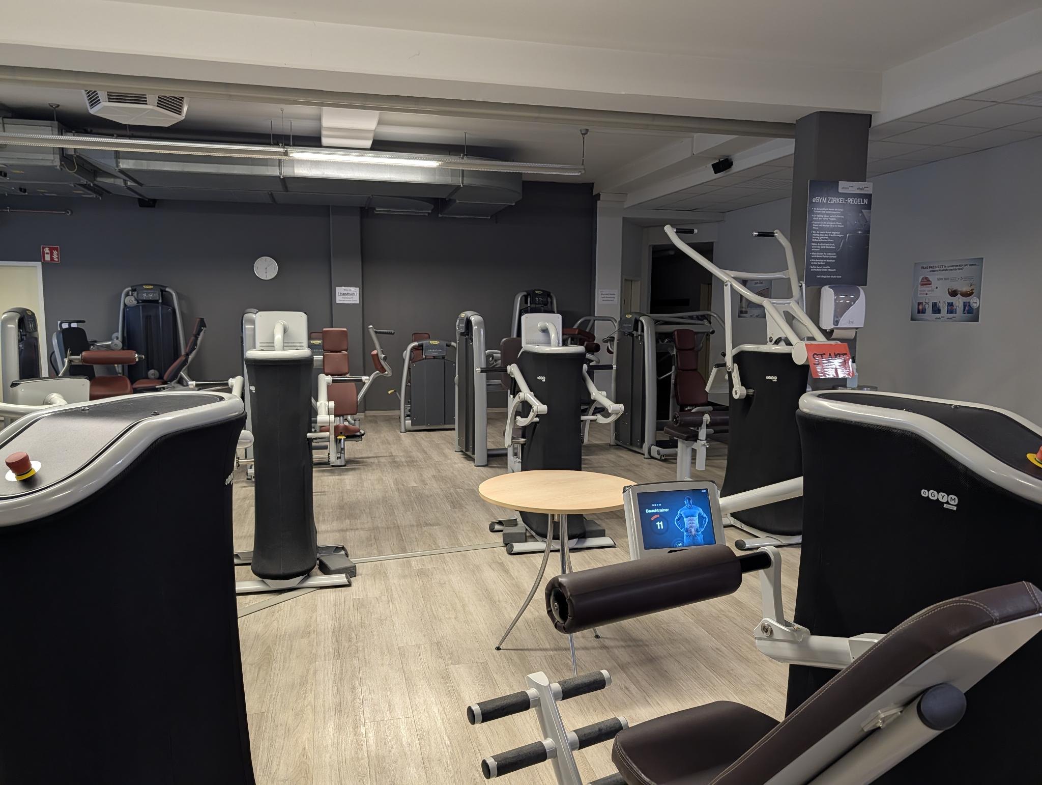 Gerätepark mit eGym-Zirkel im Vitalis